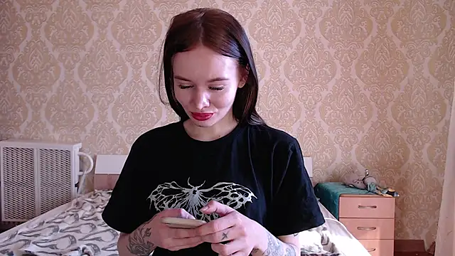 Kitkaat00 online show from 10-18-25, 09:21