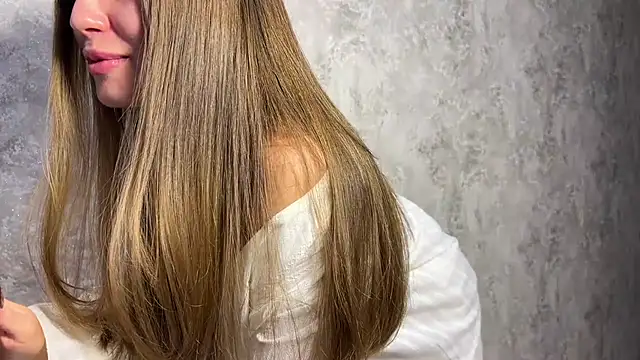 Snapshot of LushMira chatting on 10-26-25, 02:39 LushMira online show from 10-26-25, 02:39