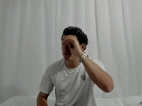 Snapshot of douglaszaens chatting on 02-10-26, 03:10 douglaszaens online show from 02-10-26, 03:10