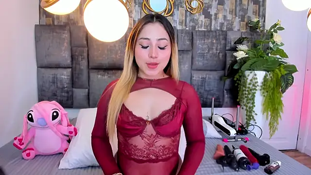 Snapshot of PatyLawrence chatting on 10-28-25, 04:05 PatyLawrence online show from 10-28-25, 04:05