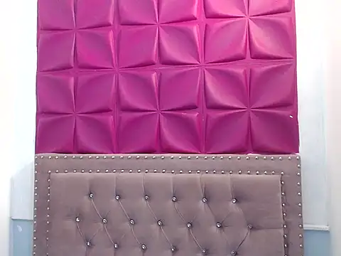 Snapshot of LyaCooper chatting on 09-10-25, 02:39 LyaCooper online show from 09-10-25, 02:39