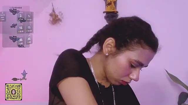 Snapshot of Nocturnawitch chatting on 10-14-25, 01:39 Nocturnawitch online show from 10-14-25, 01:39