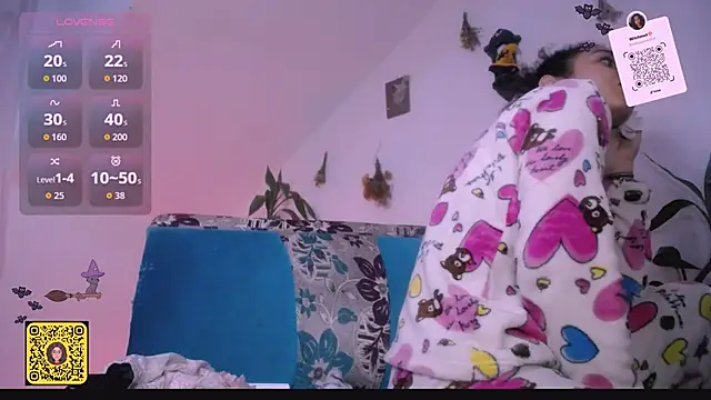 Snapshot of Nocturnawitch chatting on 10-24-25, 01:07 Nocturnawitch online show from 10-24-25, 01:07