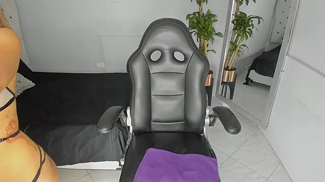 Alix 18  online show from 10-18-25, 11:44