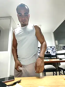 Snapshot of SanChacal5694 chatting on 09-10-25, 11:05 SanChacal5694 online show from 09-10-25, 11:05