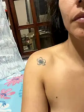 Snapshot of Huitaca_ chatting on 10-16-25, 03:18 Huitaca online show from 10-16-25, 03:18