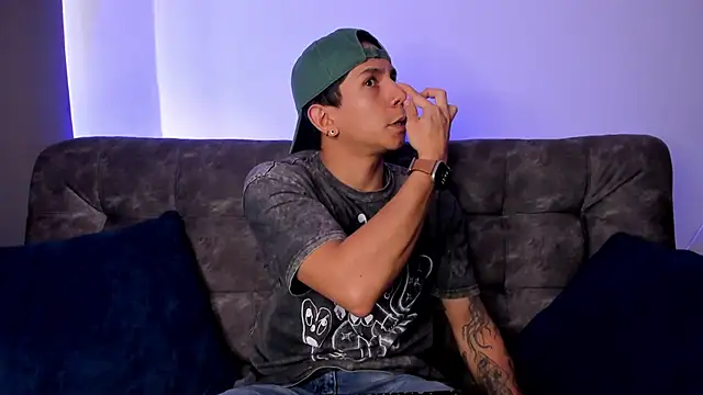 Snapshot of j_deex chatting on 11-28-25, 05:48 j deex online show from 11-28-25, 05:48