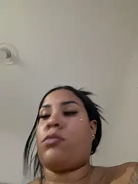 Snapshot of MarianaaSantos chatting on 06-18-26, 04:57 MarianaaSantos online show from 06-18-26, 04:57