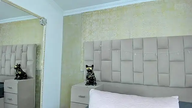 cloesummerr  online show from 12-21-25, 12:34