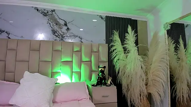 cloesummerr  online show from 04-18-26, 12:31