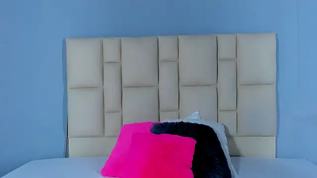 Zafiro  Brown online show from 12-20-25, 12:01