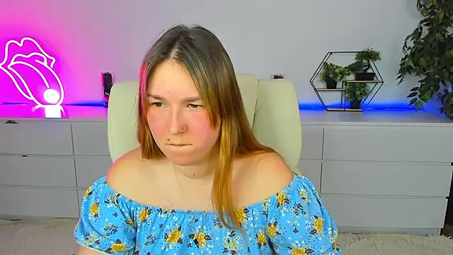 Snapshot of Sofii_darling chatting on 02-01-26, 05:00 Sofii darling online show from 02-01-26, 05:00