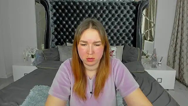 Snapshot of Sofii_darling chatting on 02-22-26, 05:33 Sofii darling online show from 02-22-26, 05:33