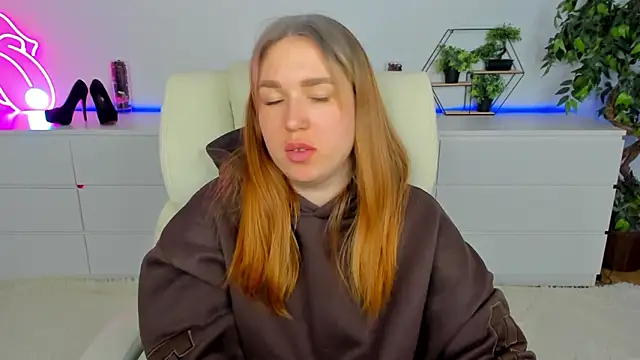 Snapshot of Sofii_darling chatting on 03-05-26, 05:42 Sofii darling online show from 03-05-26, 05:42