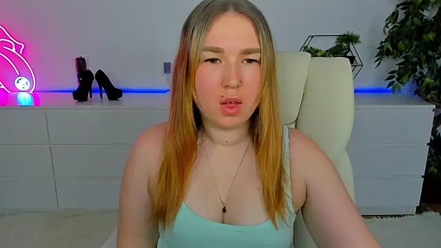 Snapshot of Sofii_darling chatting on 03-06-26, 05:42 Sofii darling online show from 03-06-26, 05:42