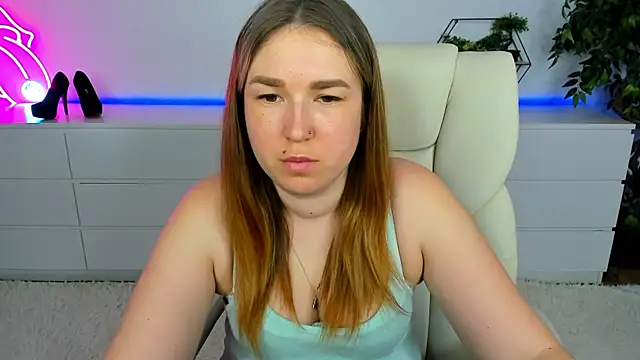 Snapshot of Sofii_darling chatting on 03-12-26, 05:30 Sofii darling online show from 03-12-26, 05:30