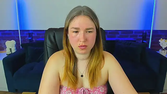 Snapshot of Sofii_darling chatting on 03-17-26, 05:38 Sofii darling online show from 03-17-26, 05:38