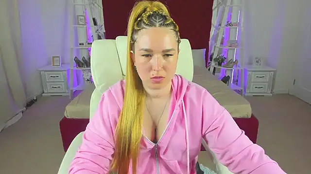 Snapshot of Sofii_darling chatting on 03-30-26, 04:30 Sofii darling online show from 03-30-26, 04:30