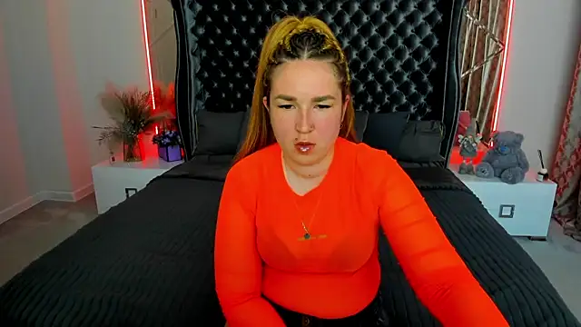 Snapshot of Sofii_darling chatting on 04-16-26, 04:30 Sofii darling online show from 04-16-26, 04:30