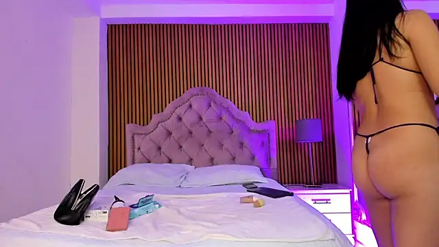 Snapshot of Starbutterflyy_ chatting on 11-17-25, 04:07 Starbutterflyy online show from 11-17-25, 04:07