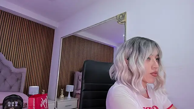 Starbutterflyy  online show from 04-05-26, 05:04