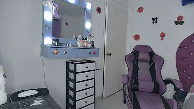Snapshot of soffy_rosses chatting on 07-20-26, 01:53 soffy rosses online show from 07-20-26, 01:53
