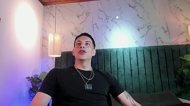 Snapshot of Dustin_Sonne chatting on 07-08-26, 03:44 Dustin Sonne online show from 07-08-26, 03:44