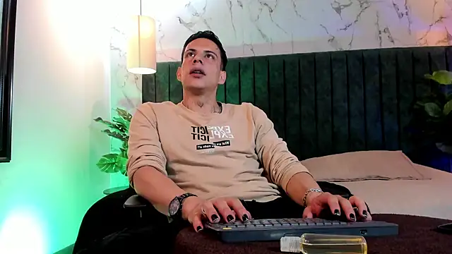 Snapshot of Dustin_Sonne chatting on 07-13-26, 03:42 Dustin Sonne online show from 07-13-26, 03:42