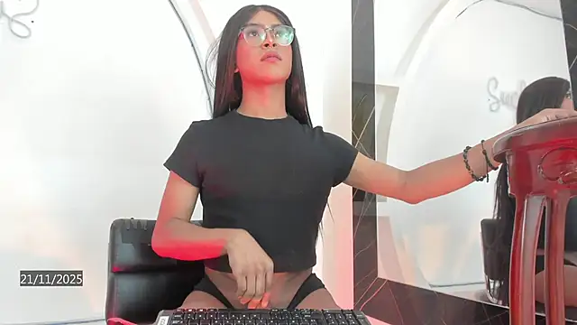 Snapshot of Vicky_Hottman chatting on 11-22-25, 04:22 Vicky Hottman online show from 11-22-25, 04:22