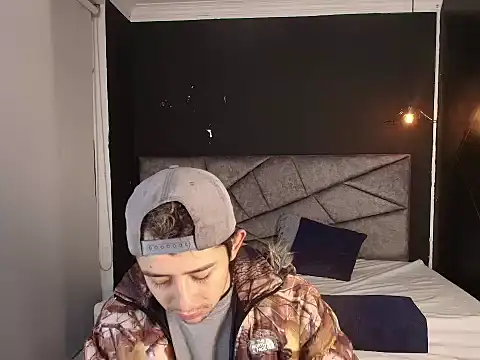 Aleecandrews online show from 09-18-25, 07:49