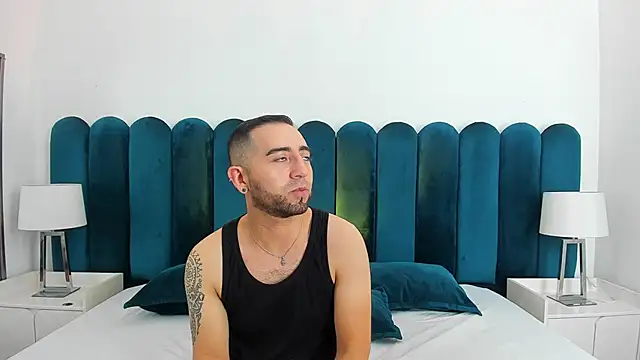 Snapshot of Lushian_ chatting on 06-16-26, 04:20 Lushian online show from 06-16-26, 04:20