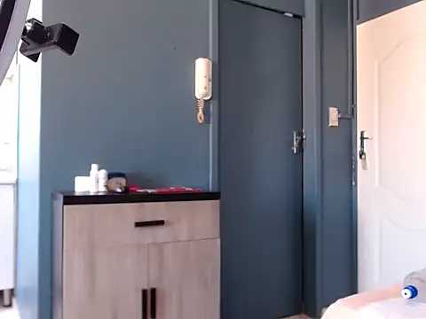 CuteHugeAxx online show from 10-03-25, 12:35