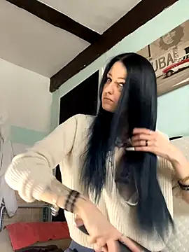 Snapshot of Seductively4_20 chatting on 10-24-25, 10:11 Seductively4 20 online show from 10-24-25, 10:11