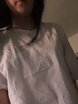 Snapshot of Seductively4_20 chatting on 10-27-25, 09:02 Seductively4 20 online show from 10-27-25, 09:02