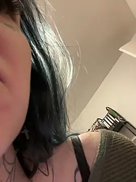 Snapshot of Seductively4_20 chatting on 11-24-25, 04:07 Seductively4 20 online show from 11-24-25, 04:07