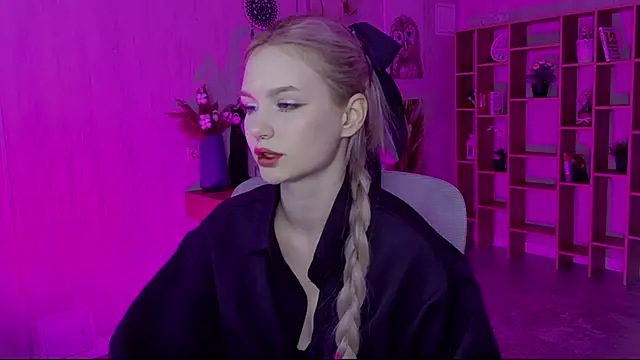 AvaDaviis online show from 10-07-25, 03:20