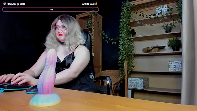 Snapshot of Ellis_Nova chatting on 10-25-25, 09:39 Ellis Nova online show from 10-25-25, 09:39