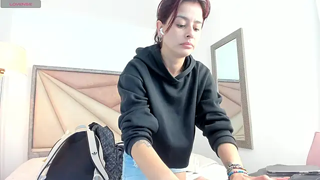 Snapshot of valerieMattson chatting on 10-24-25, 05:53 valerieMattson online show from 10-24-25, 05:53