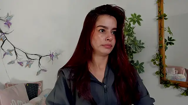 Snapshot of valerieMattson chatting on 11-24-25, 05:45 valerieMattson online show from 11-24-25, 05:45