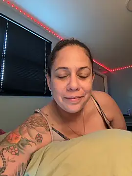 Snapshot of PrettyKittyMia chatting on 10-11-25, 07:56 PrettyKittyMia online show from 10-11-25, 07:56