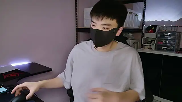 doggyman523 online show from 10-08-25, 04:15