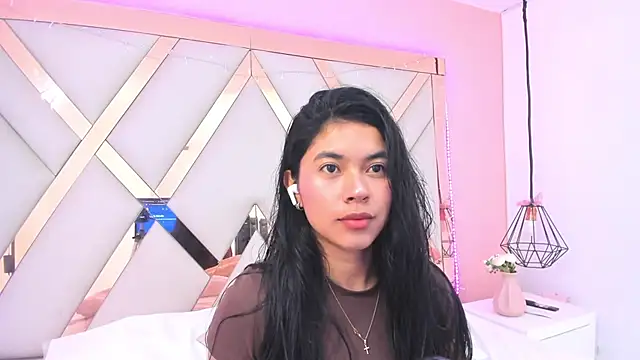 Snapshot of samantaa_shy chatting on 06-24-26, 03:27 samantaa shy online show from 06-24-26, 03:27