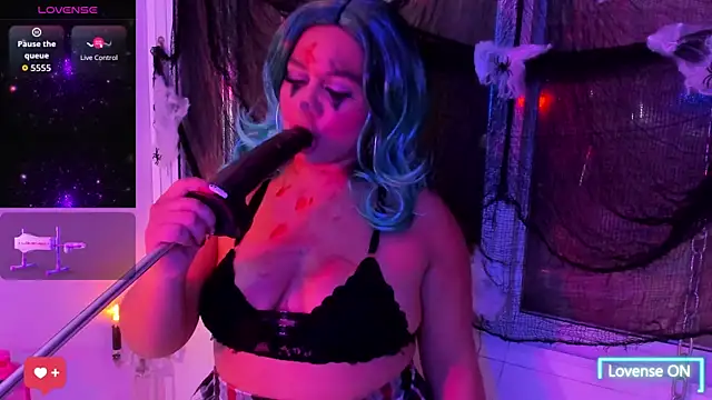 Snapshot of sharlotthe_bigass chatting on 10-10-25, 03:27 sharlotthe bigass online show from 10-10-25, 03:27