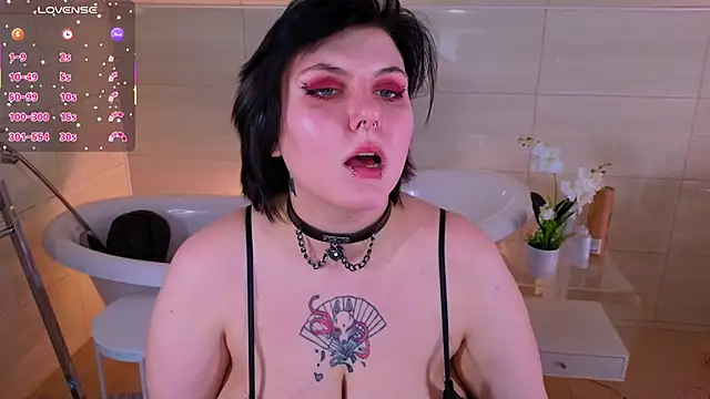 bluelunaray online show from 10-26-25, 10:54