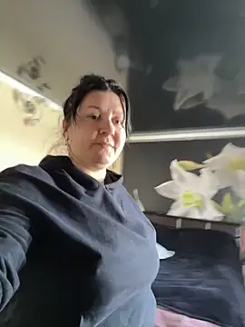 Snapshot of Liza_Will chatting on 04-16-26, 10:27 Liza Will online show from 04-16-26, 10:27