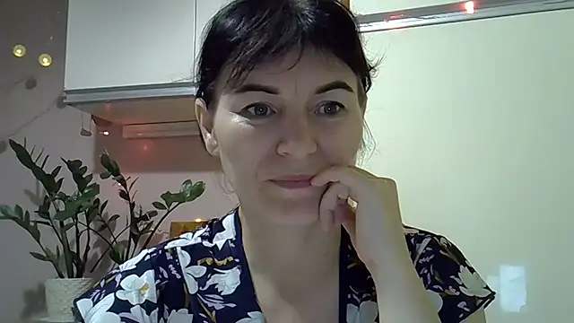 Krystal 82 online show from 10-24-25, 10:17