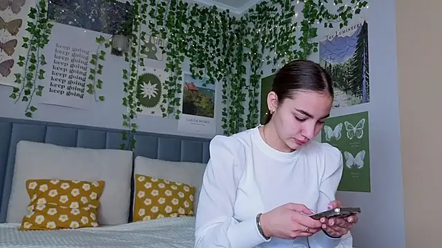 Ashley Pierce online show from 10-05-25, 04:11