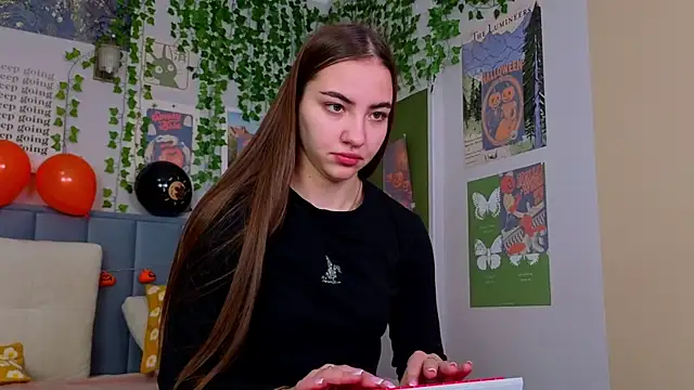 Ashley Pierce online show from 10-23-25, 04:12