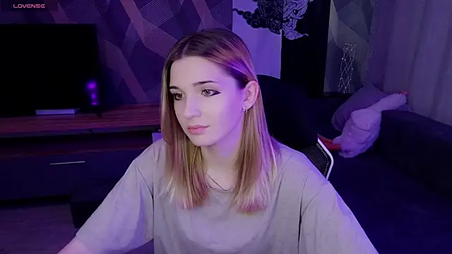 Sandy Belle online show from 10-25-25, 01:40