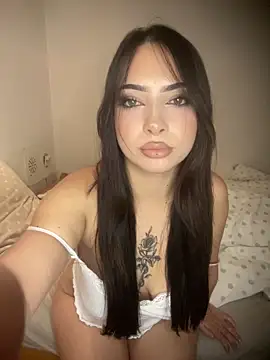 Snapshot of Bella__Booty chatting on 10-17-25, 10:45 Bella  Booty online show from 10-17-25, 10:45